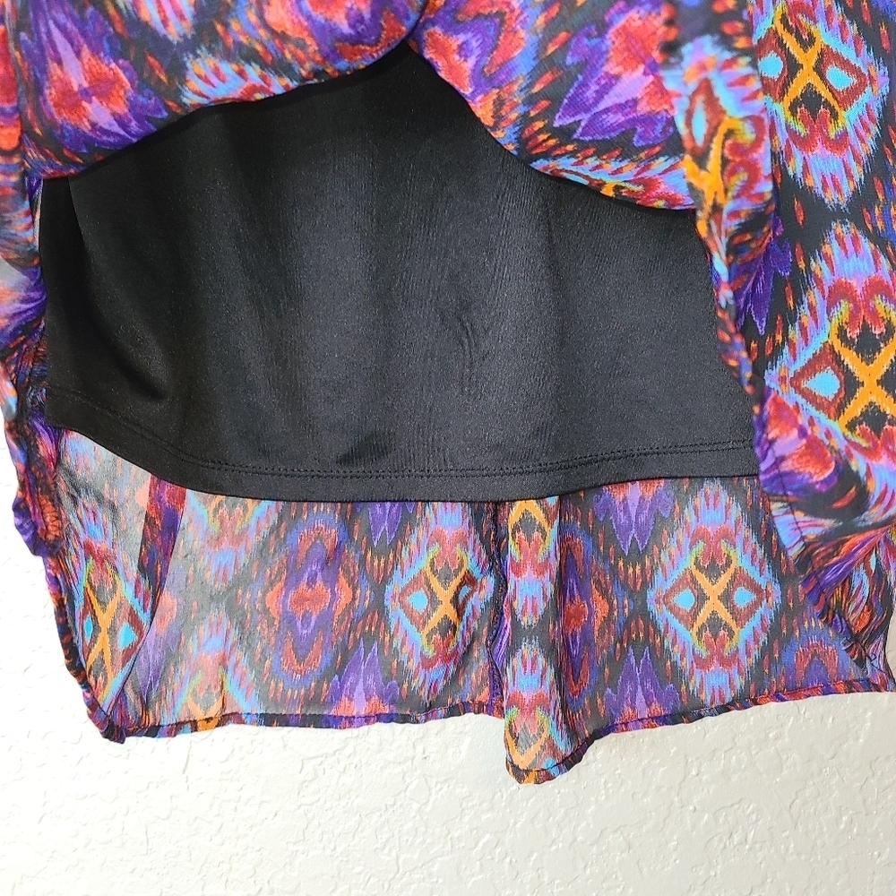 Geometric pattern flowy halter - Picture 3 of 4